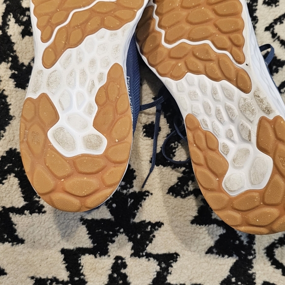 New Balance - Picture 2 of 9